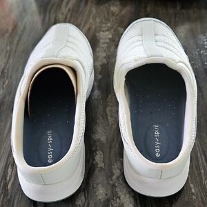 Easy Spirit Women's White Slip-On Sneakers. New Not Worn